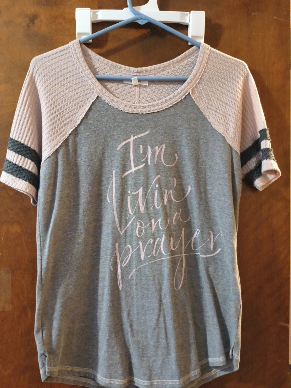 maurices Gray Dusty Pink Raglan T-Shirt I'm Livin On a Prayer XS